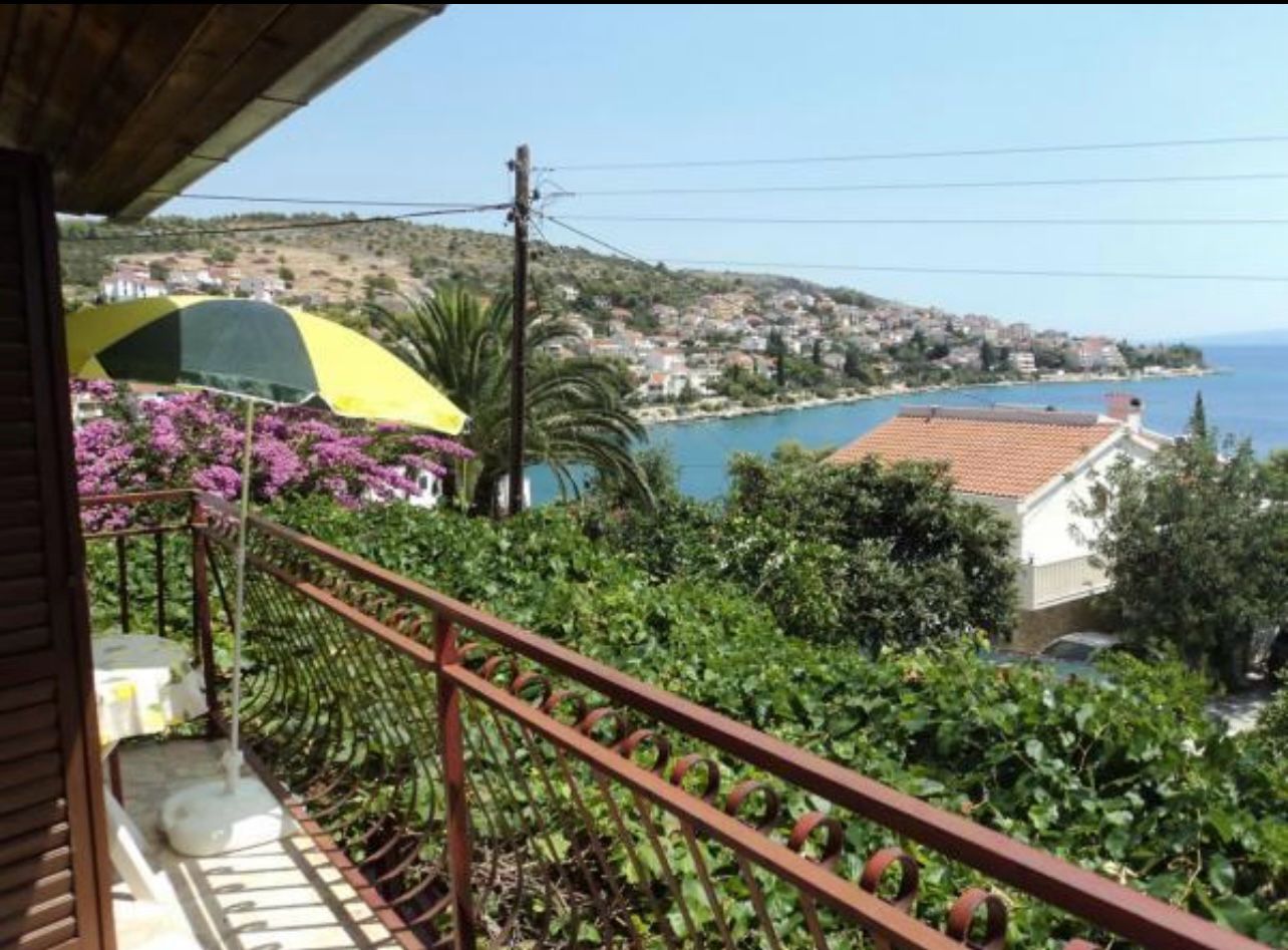 Dom 50 metrów do morza niedaleko Trogiru